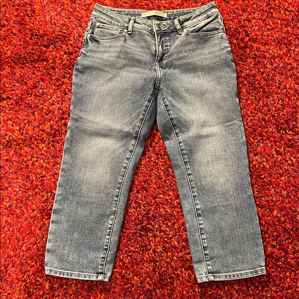 Denver Hayes Woman’s Classic Capri Blue Jeans